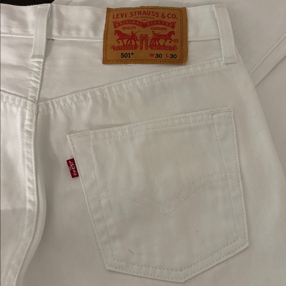 Levi’s 501 white jeans. 30/30. Like new condition